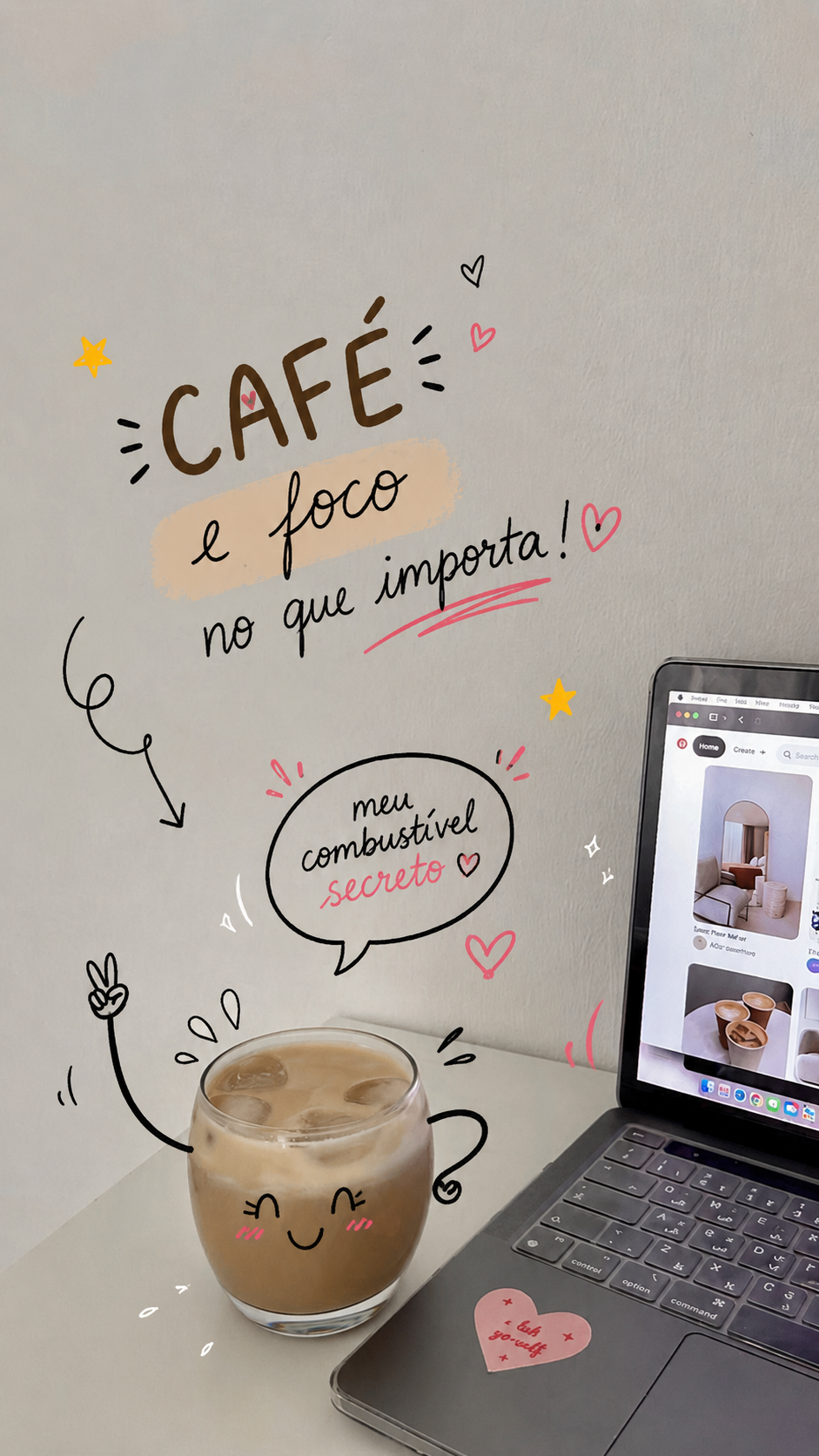 Café gelado ao lado de notebook com ilustrações delicadas e frases desenhadas à mão.